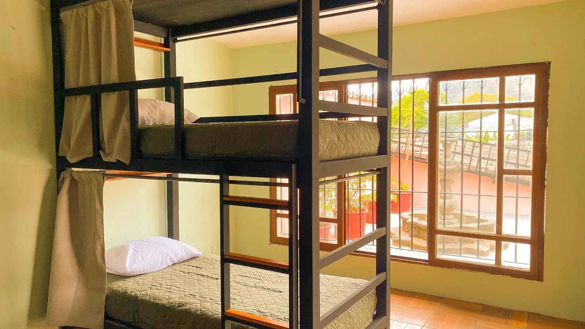 Bloom Hostel Antigua 0*,