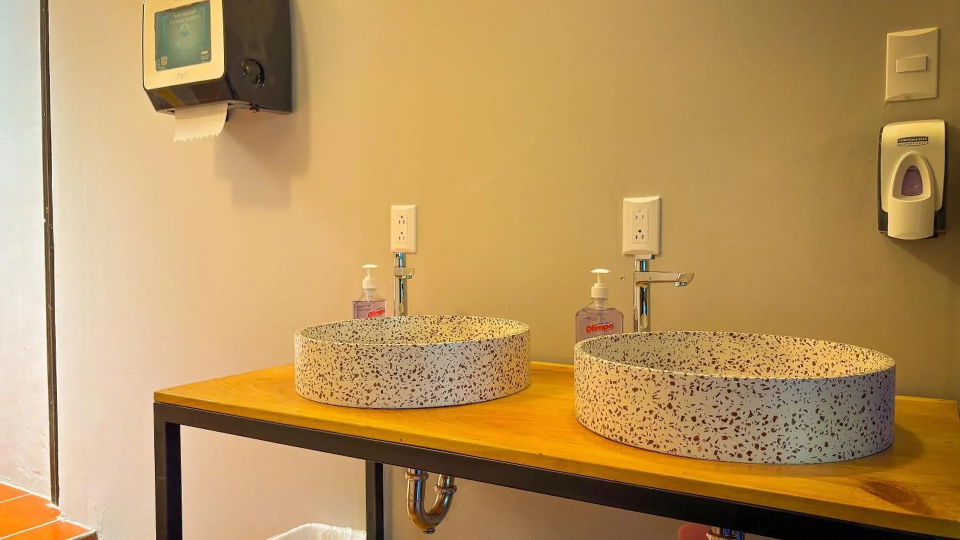 Bloom Hostel Антигуа-Гватемала 0*,  Гватемала