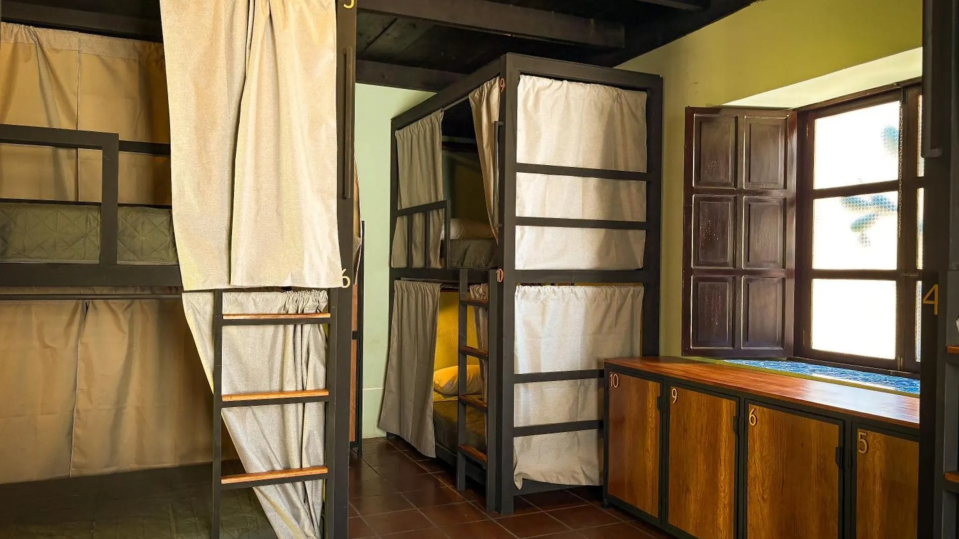 Bloom Hostel Антигуа-Гватемала 0*,